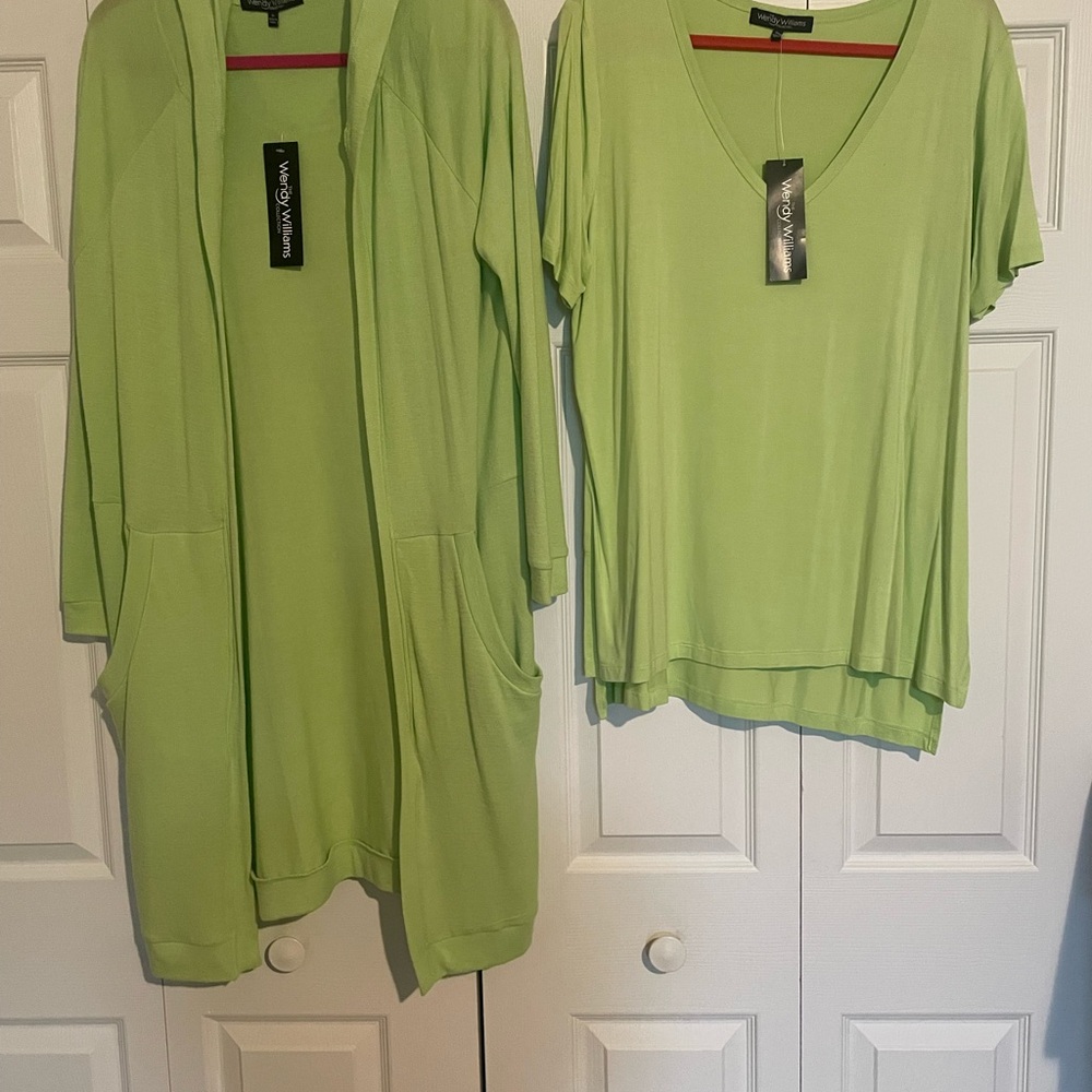Spring green tunic twin set - XL. New with tags!